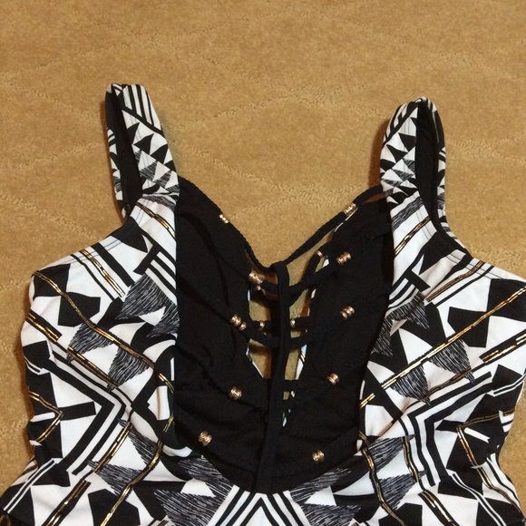 Ashley Graham X S4A NWOT One-Piece Swimsuit, 4 - Picture 8 of 11